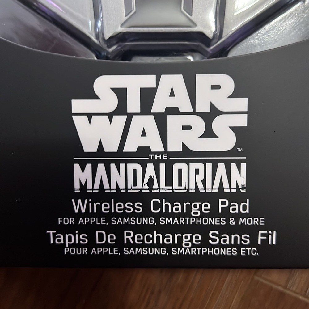 Star Wars Mandalorian Wireless Charge Pad New in factory sealed box Disney - Picture 3 of 14
